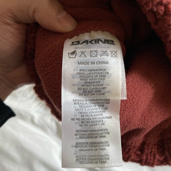 Dakine beanie with Faux Fur Pom - Picture 3 of 3